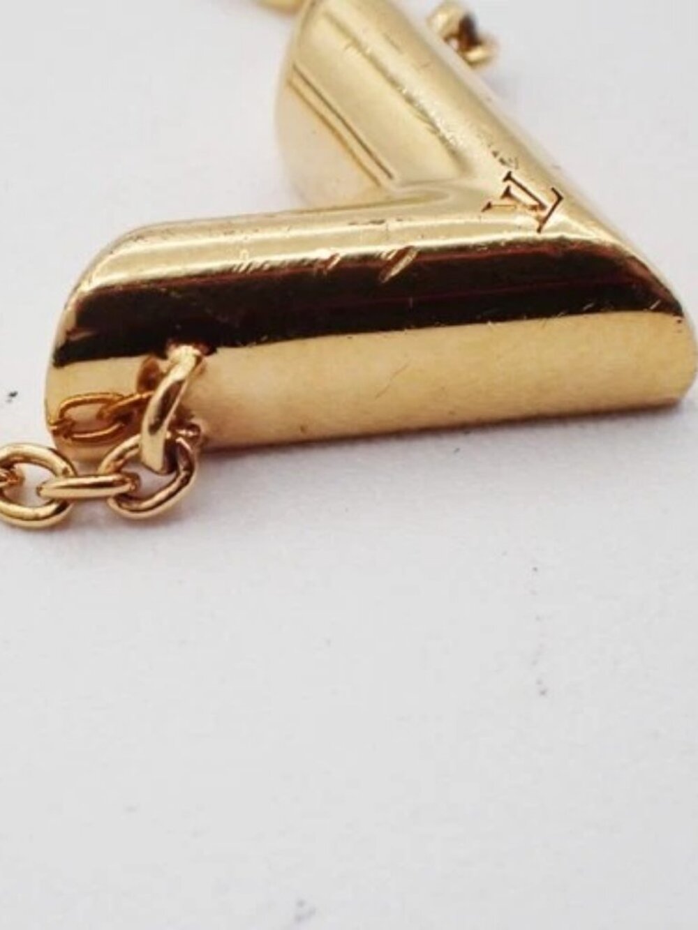 LOUIS VUITTON LV Logo Essential V Bracelet Gold-Plated Italy M61084 36RL847 - Picture 5 of 13